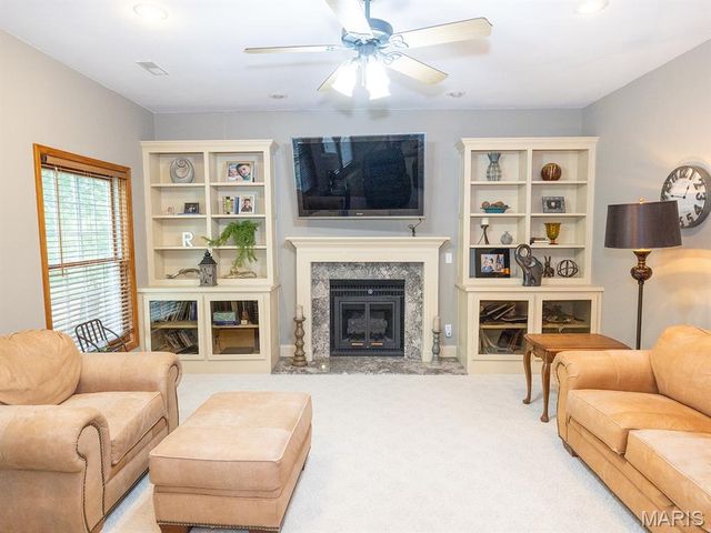 1889 Bay Avenue, Hannibal, MO 63401