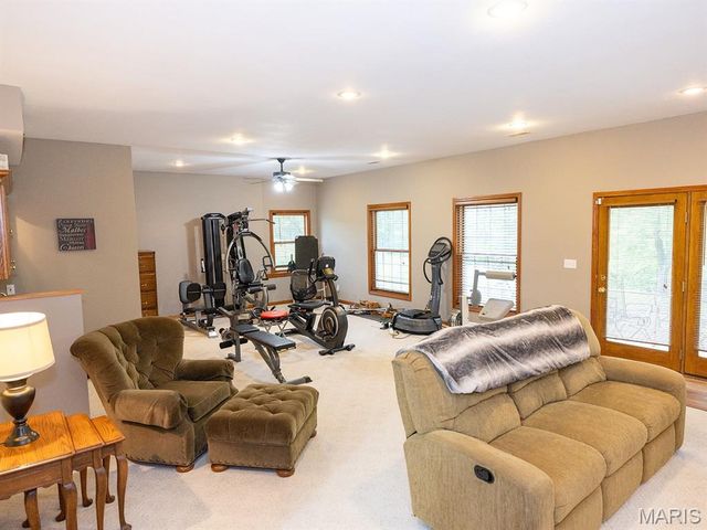 1889 Bay Avenue, Hannibal, MO 63401