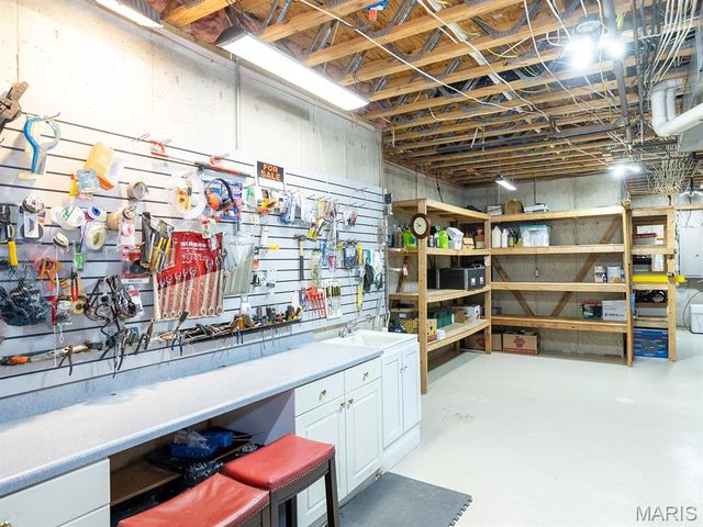 1889 Bay Avenue, Hannibal, MO 63401