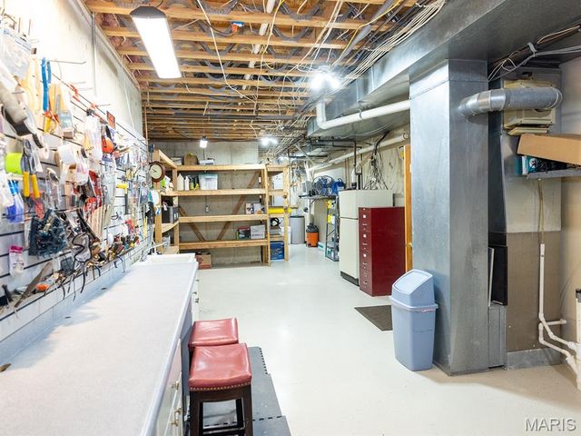 1889 Bay Avenue, Hannibal, MO 63401