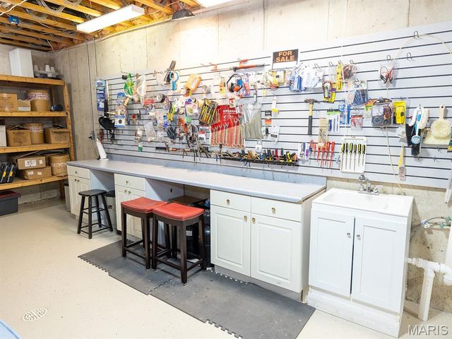 1889 Bay Avenue, Hannibal, MO 63401