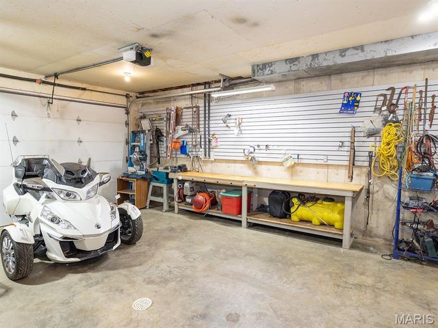 1889 Bay Avenue, Hannibal, MO 63401