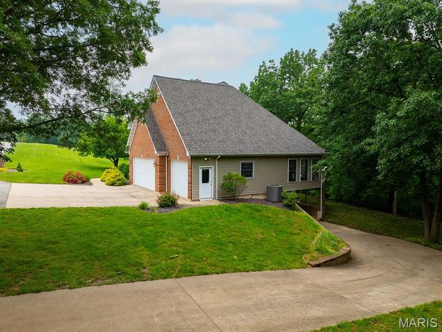 1889 Bay Avenue, Hannibal, MO 63401