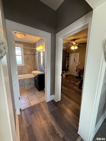 605 Follis Avenue, Johnston City, IL 62951