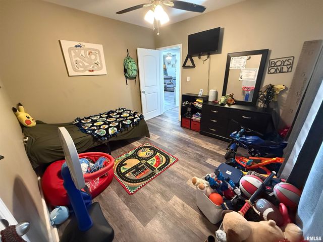 605 Follis Avenue, Johnston City, IL 62951