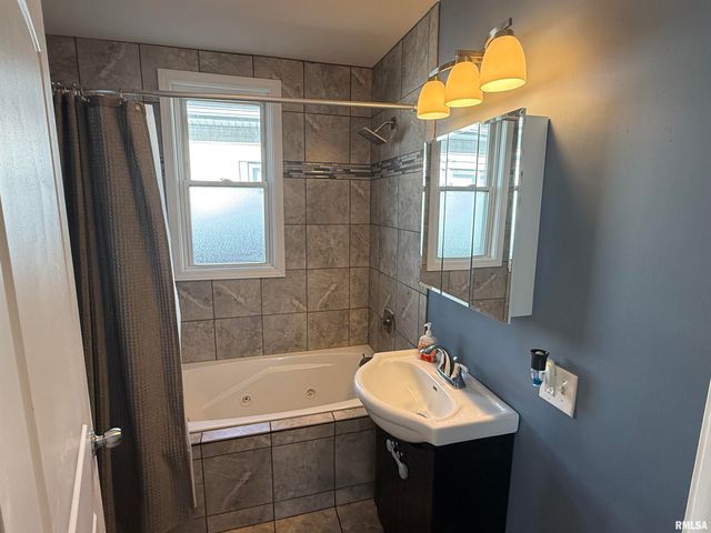 605 Follis Avenue, Johnston City, IL 62951