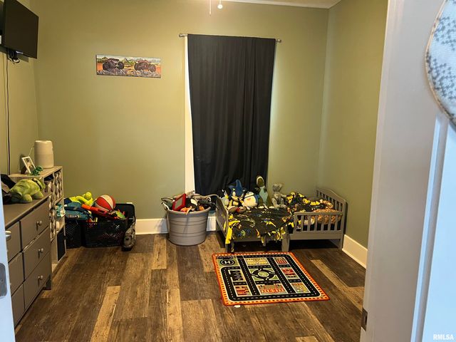 605 Follis Avenue, Johnston City, IL 62951