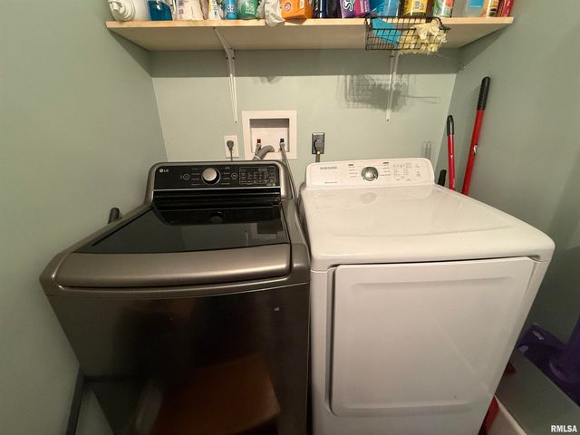 605 Follis Avenue, Johnston City, IL 62951