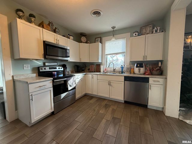 605 Follis Avenue, Johnston City, IL 62951