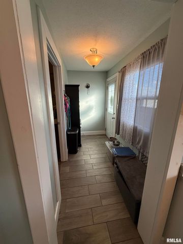 605 Follis Avenue, Johnston City, IL 62951