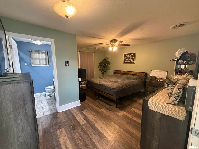 605 Follis Avenue, Johnston City, IL 62951