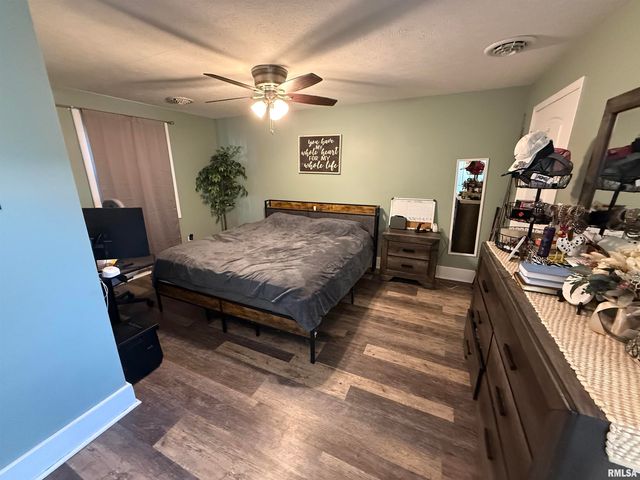 605 Follis Avenue, Johnston City, IL 62951