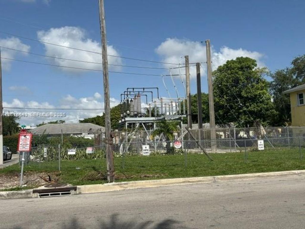 193 NW 16th Street, Miami, FL 33136