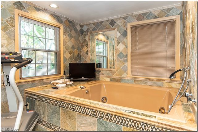 2677 Rocklyn Road, Shaker Heights, OH 44122