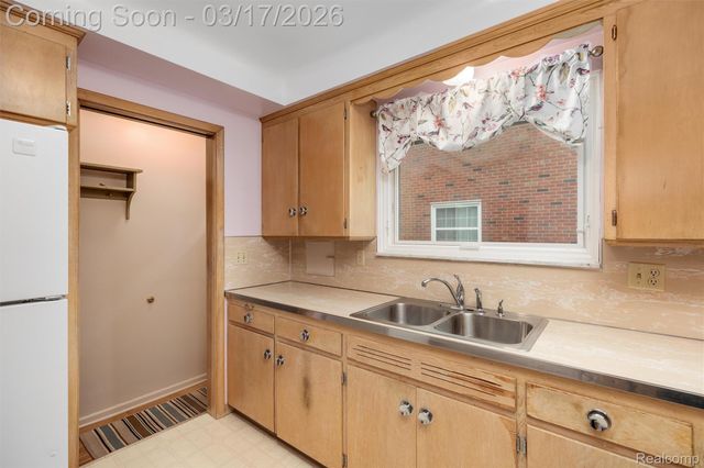 22500 Barton Street, St. Clair Shores, MI 48081