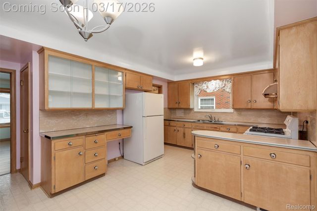 22500 Barton Street, St. Clair Shores, MI 48081