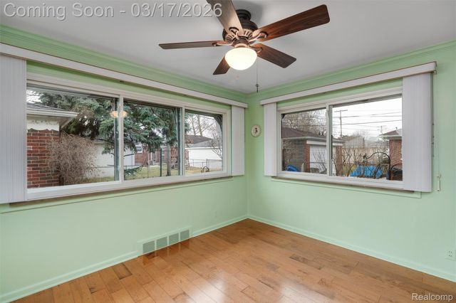 22500 Barton Street, St. Clair Shores, MI 48081