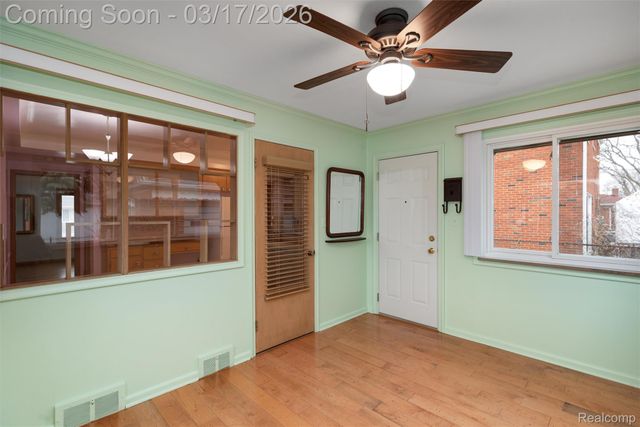 22500 Barton Street, St. Clair Shores, MI 48081