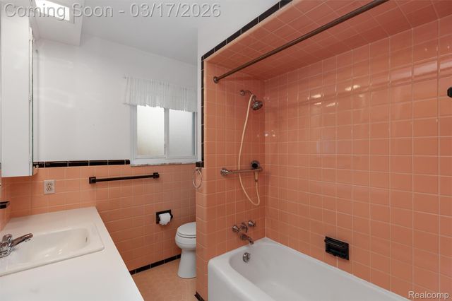 22500 Barton Street, St. Clair Shores, MI 48081