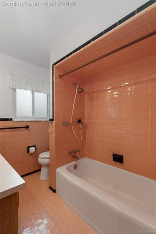 22500 Barton Street, St. Clair Shores, MI 48081