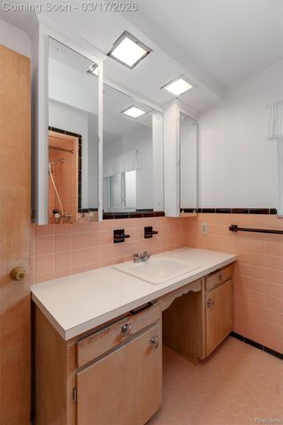 22500 Barton Street, St. Clair Shores, MI 48081