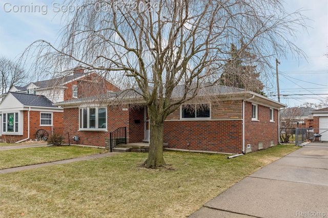 22500 Barton Street, St. Clair Shores, MI 48081