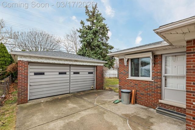 22500 Barton Street, St. Clair Shores, MI 48081