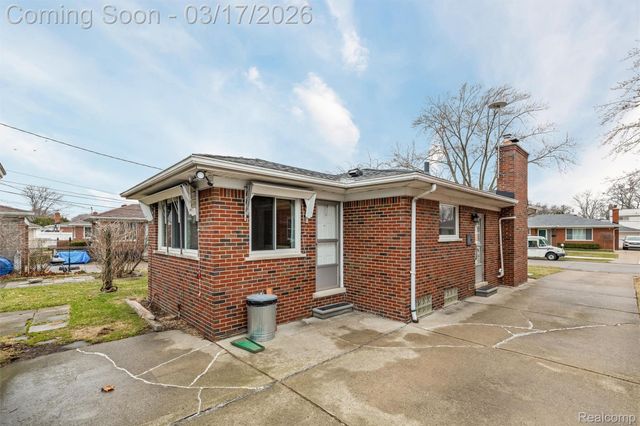 22500 Barton Street, St. Clair Shores, MI 48081
