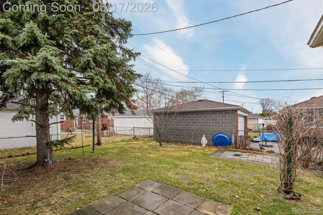 22500 Barton Street, St. Clair Shores, MI 48081