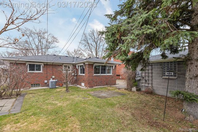 22500 Barton Street, St. Clair Shores, MI 48081