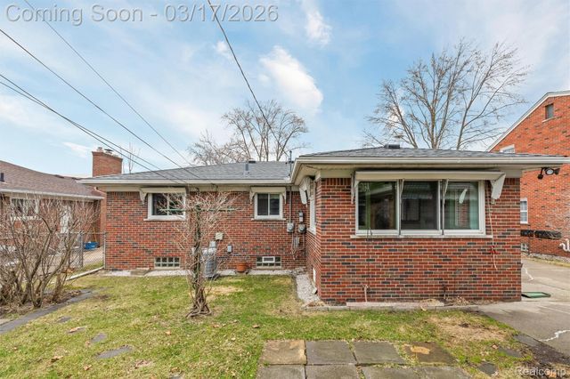 22500 Barton Street, St. Clair Shores, MI 48081