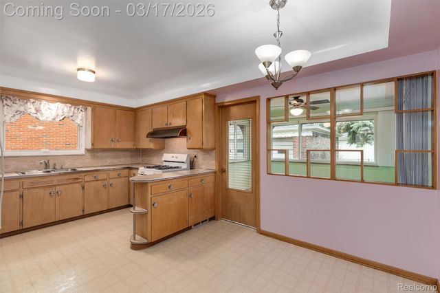 22500 Barton Street, St. Clair Shores, MI 48081