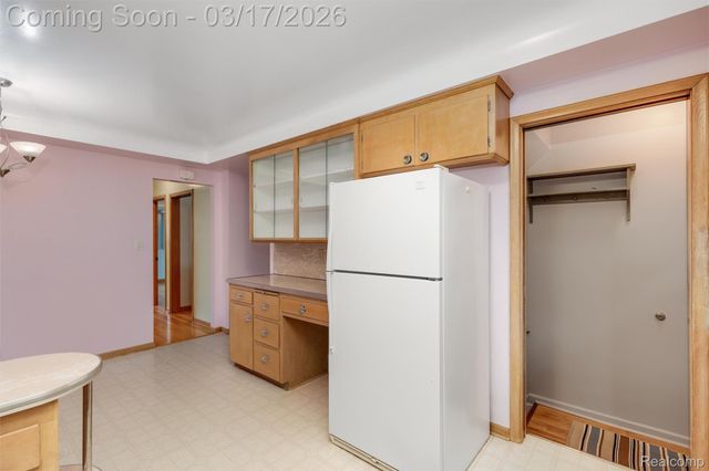 22500 Barton Street, St. Clair Shores, MI 48081