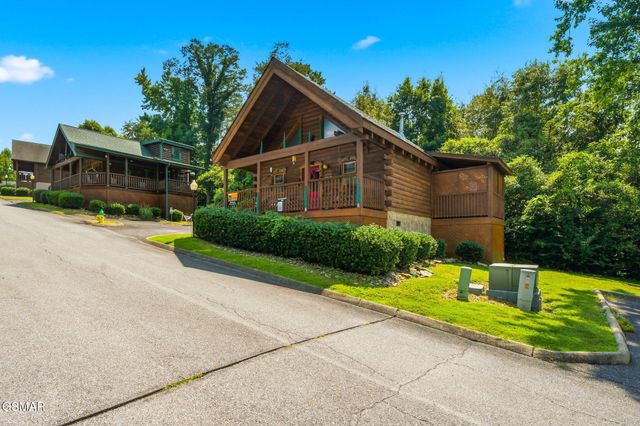220 Moose Ridge Way, Pigeon Forge, TN 37863