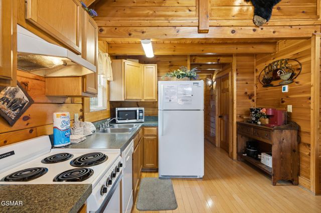220 Moose Ridge Way, Pigeon Forge, TN 37863
