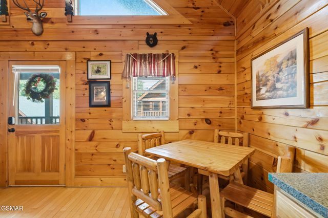 220 Moose Ridge Way, Pigeon Forge, TN 37863