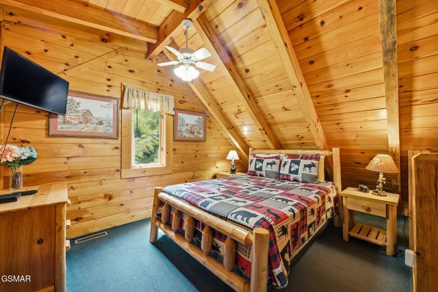 220 Moose Ridge Way, Pigeon Forge, TN 37863