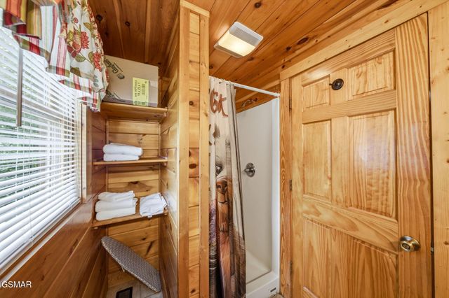 220 Moose Ridge Way, Pigeon Forge, TN 37863