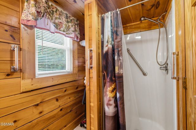 220 Moose Ridge Way, Pigeon Forge, TN 37863