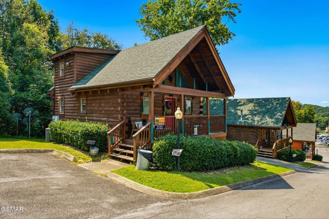 220 Moose Ridge Way, Pigeon Forge, TN 37863