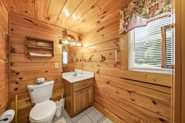 220 Moose Ridge Way, Pigeon Forge, TN 37863