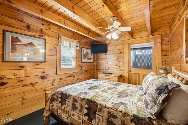 220 Moose Ridge Way, Pigeon Forge, TN 37863