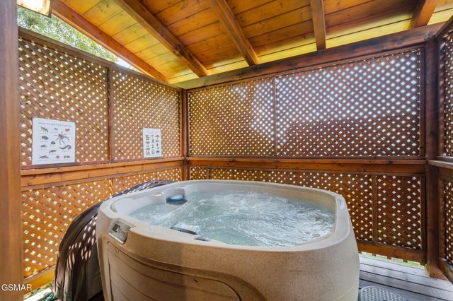 220 Moose Ridge Way, Pigeon Forge, TN 37863