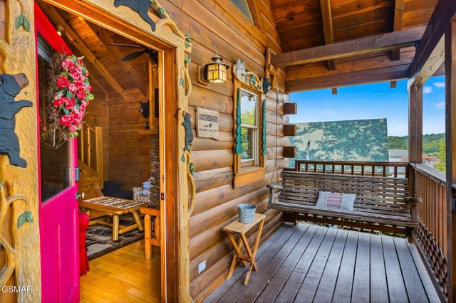 220 Moose Ridge Way, Pigeon Forge, TN 37863