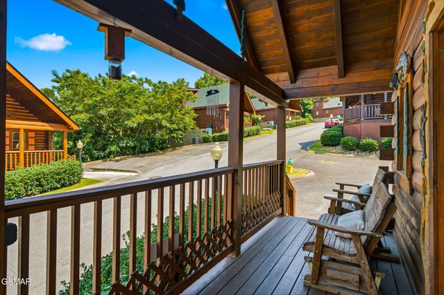 220 Moose Ridge Way, Pigeon Forge, TN 37863