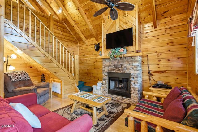 220 Moose Ridge Way, Pigeon Forge, TN 37863