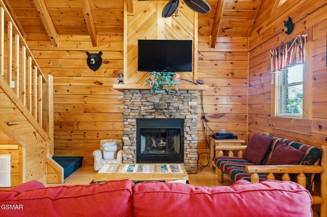 220 Moose Ridge Way, Pigeon Forge, TN 37863