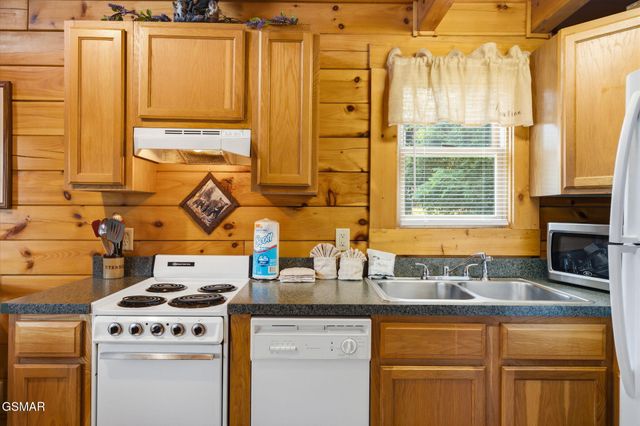 220 Moose Ridge Way, Pigeon Forge, TN 37863