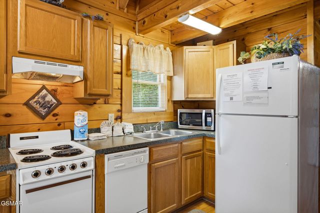 220 Moose Ridge Way, Pigeon Forge, TN 37863