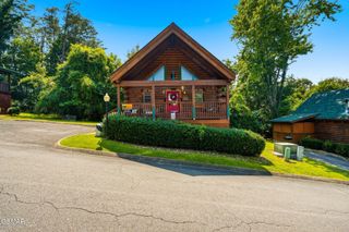 220 Moose Ridge Way, Pigeon Forge, TN 37863